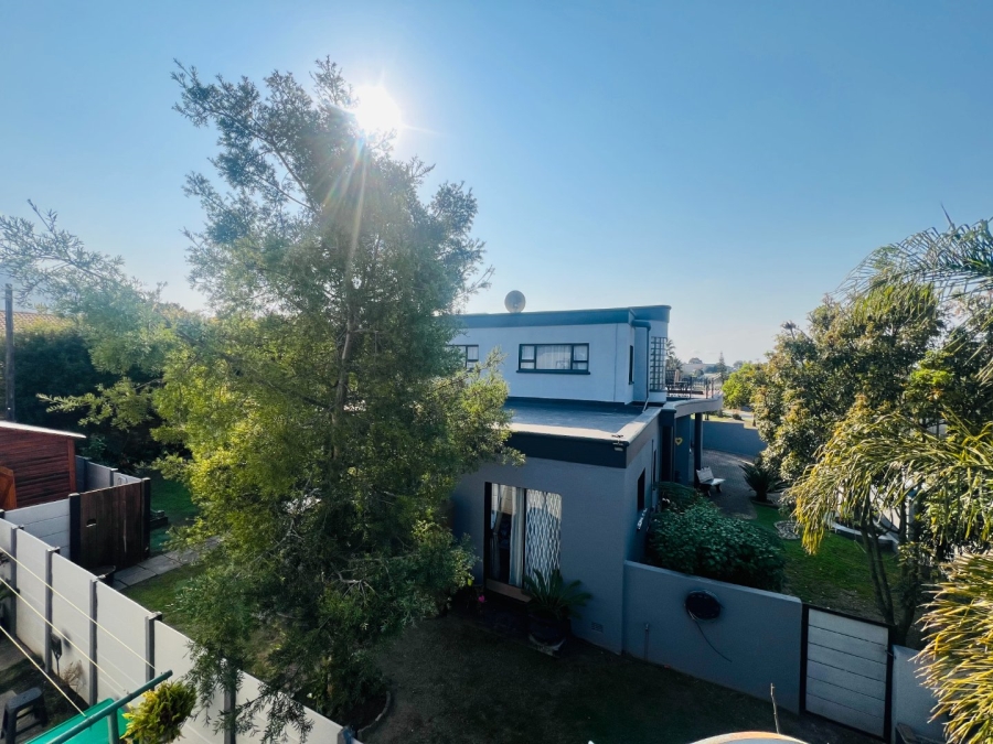 8 Bedroom Property for Sale in Rooi Rivier Rif Western Cape